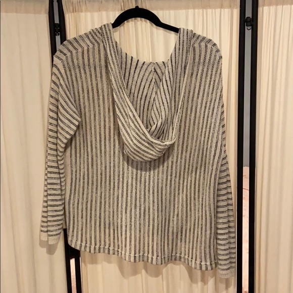 Striped Billabong sweater! - Picture 2 of 2